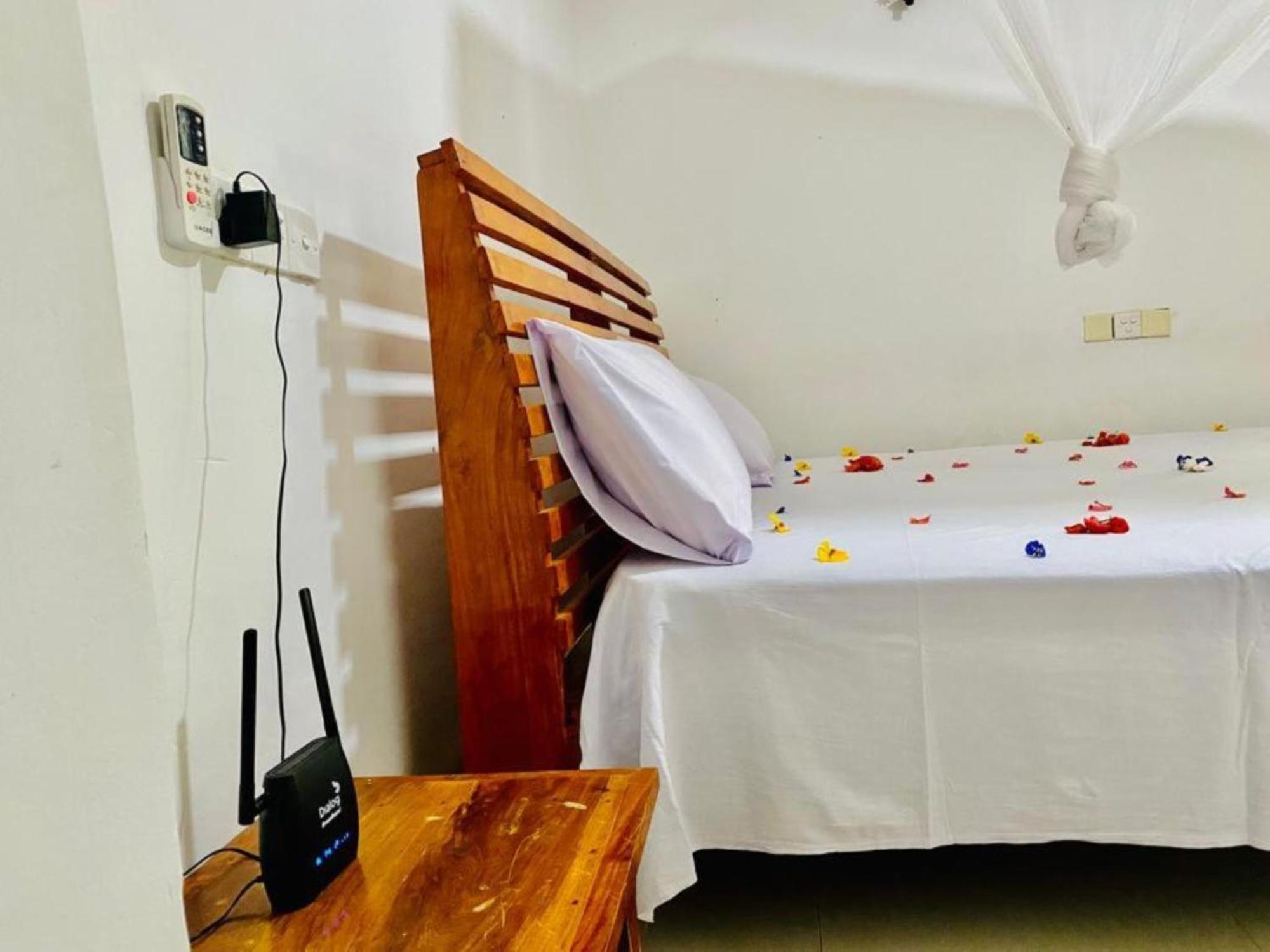 Rock Lake Home Stay Sigirija Zewnętrze zdjęcie