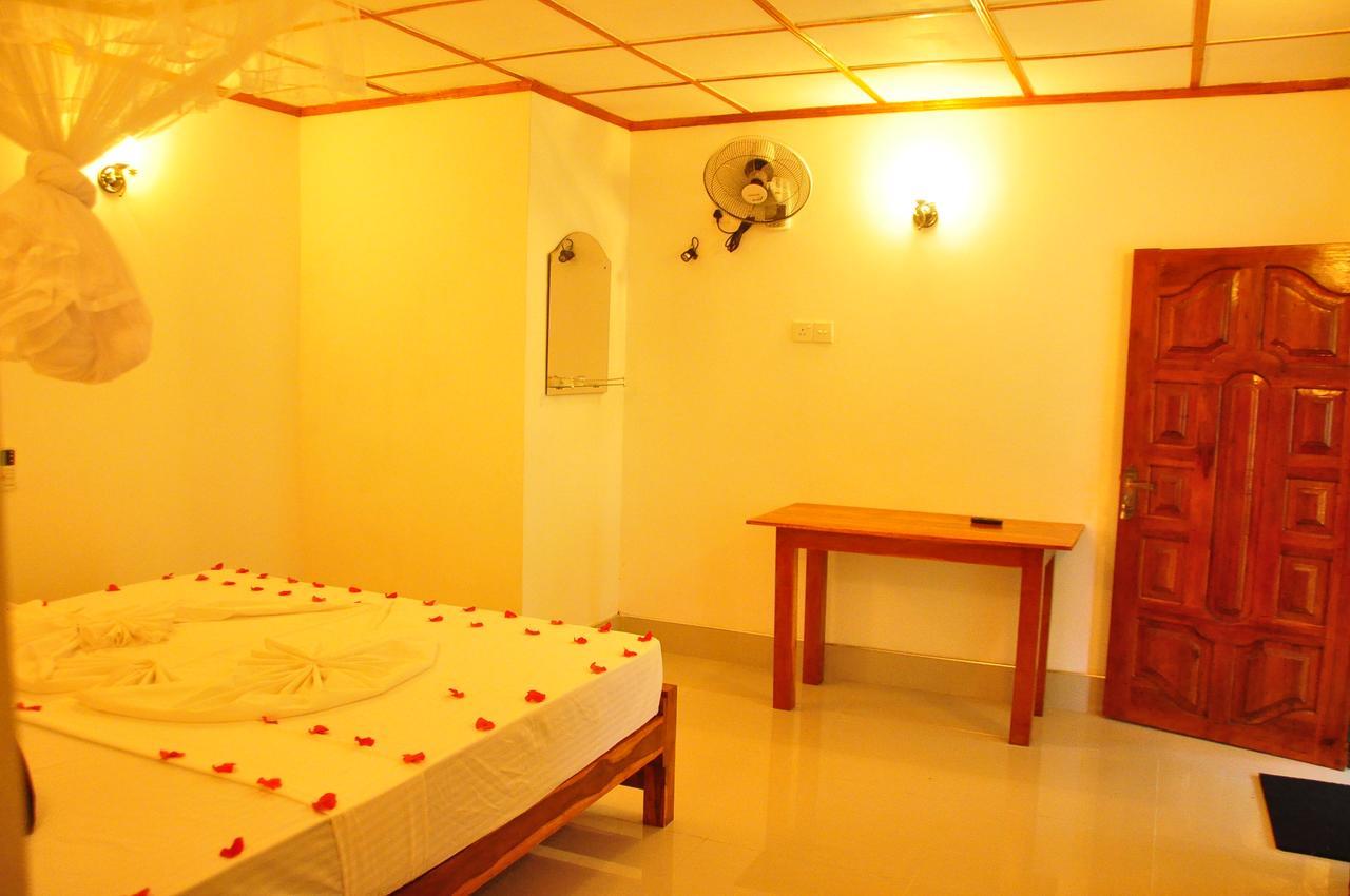Rock Lake Home Stay Sigirija Zewnętrze zdjęcie